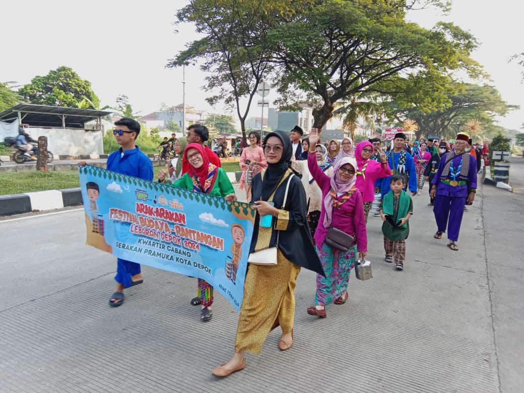 Pramuka Kota Depok Ikut Arak-arakan Festival Budaya Rantangan Lebaran Depok 2024