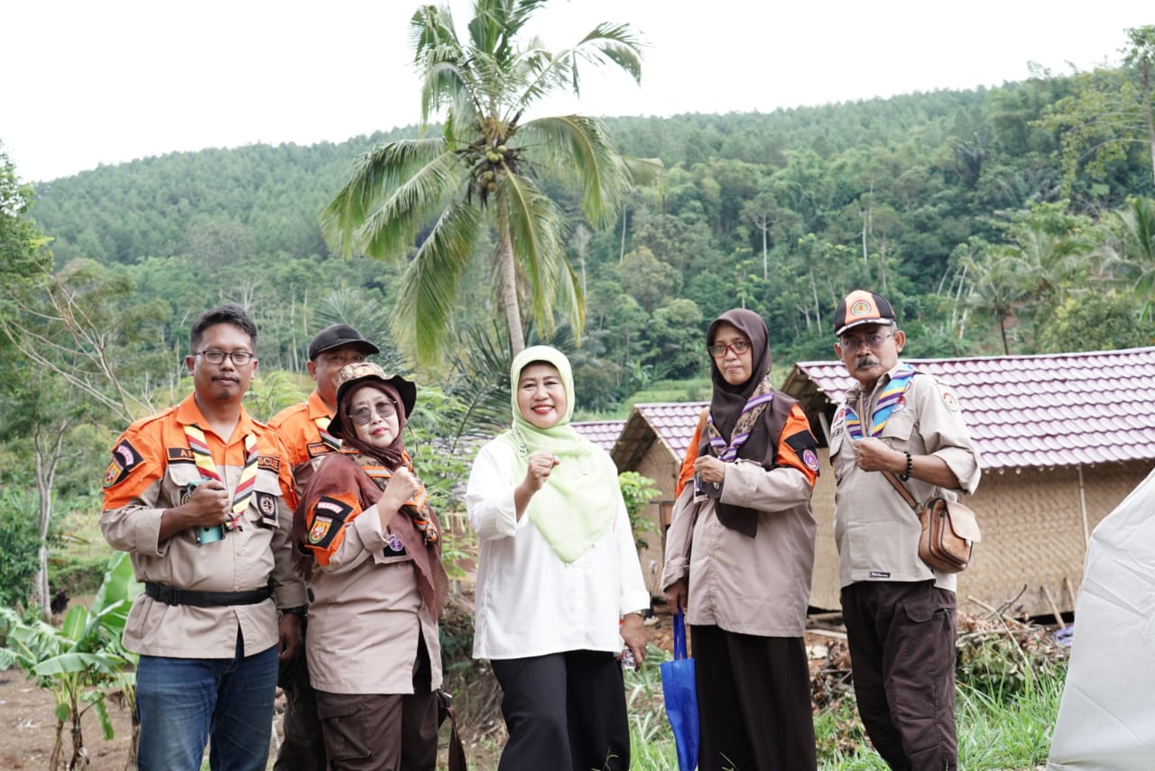 Pramuka Kota Depok Salurkan Donasi untuk Korban Bencana Alam di Sukabumi