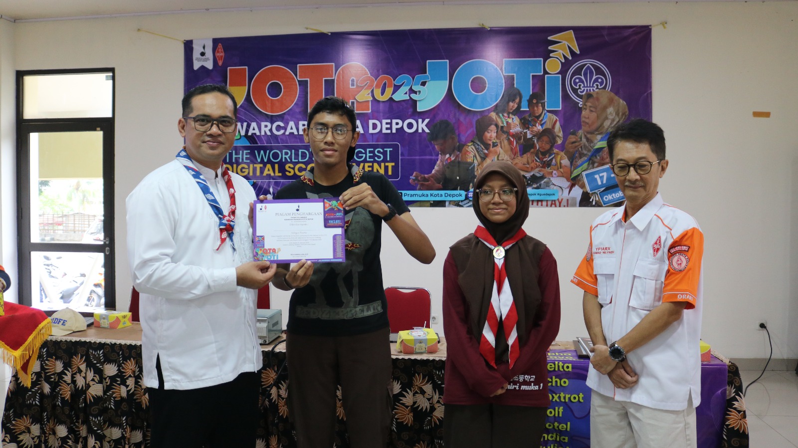TUTUP JOTA JOTI 2025: Kwarcab Kota Depok Kenalkan Komunikasi Radio dan Keamanan Digital pada Pramuka
